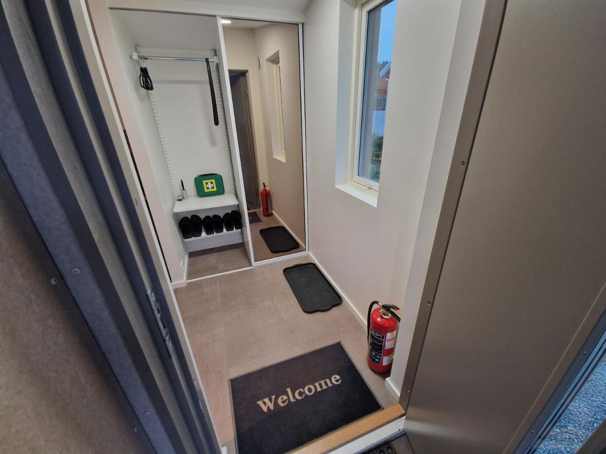 Northern Living 2 Room With Shared Bathroom Tromsø Eksteriør billede
